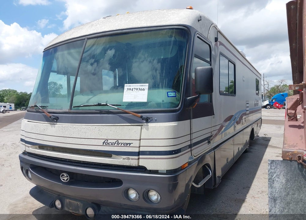 1996 CHEVROLET P30 VIN: 1GBLP37J1T3304082