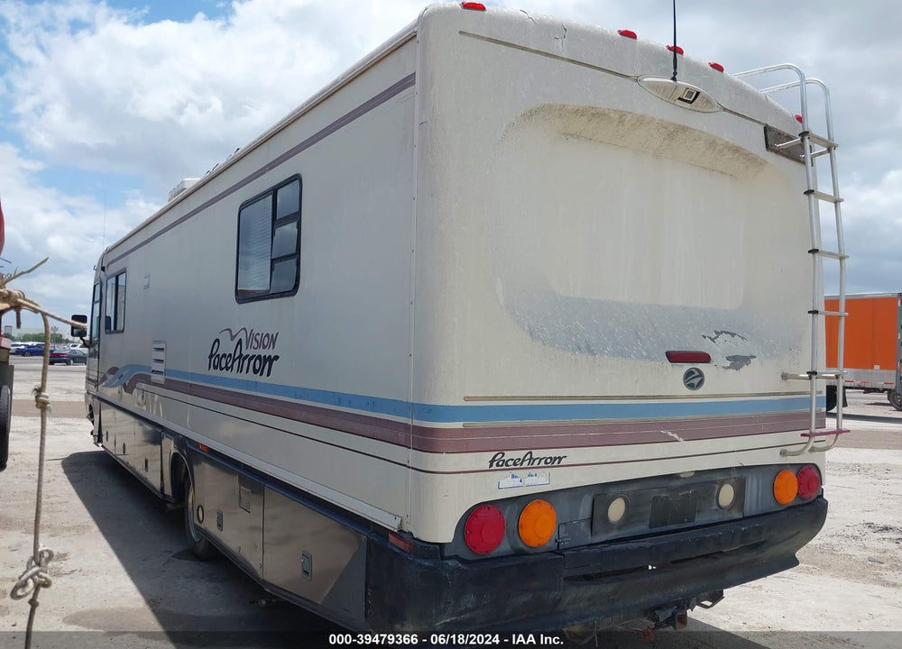 1996 CHEVROLET P30 VIN: 1GBLP37J1T3304082