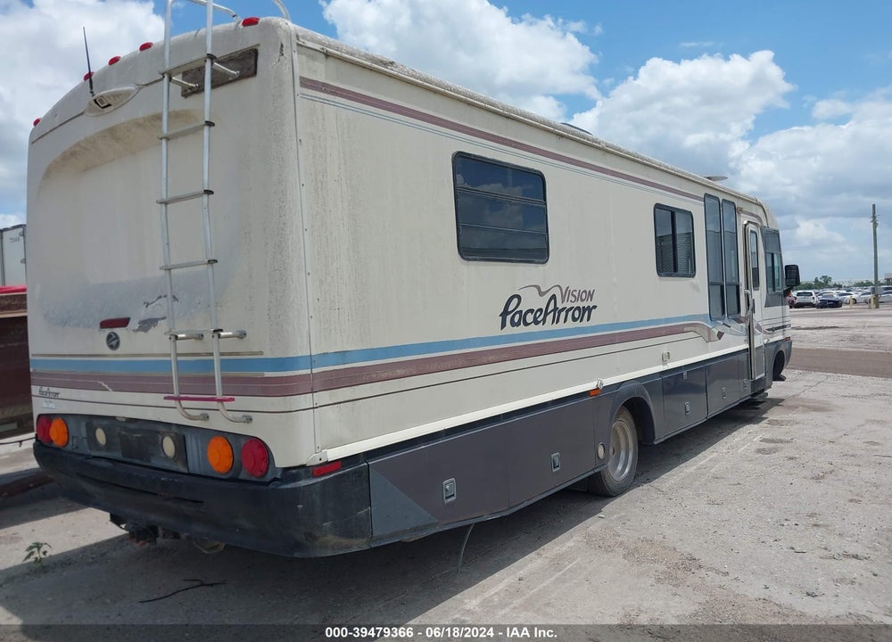 1996 CHEVROLET P30 VIN: 1GBLP37J1T3304082