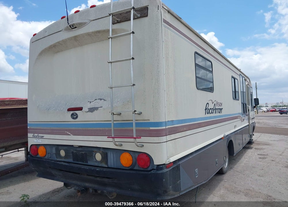 1996 CHEVROLET P30 VIN: 1GBLP37J1T3304082