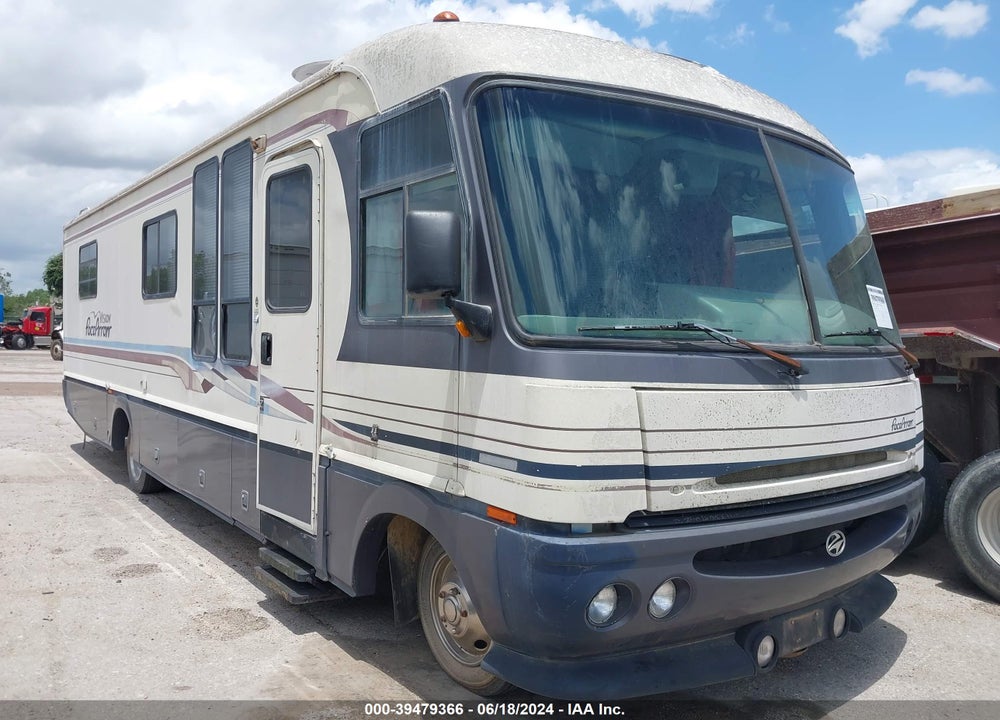 1996 CHEVROLET P30 VIN: 1GBLP37J1T3304082
