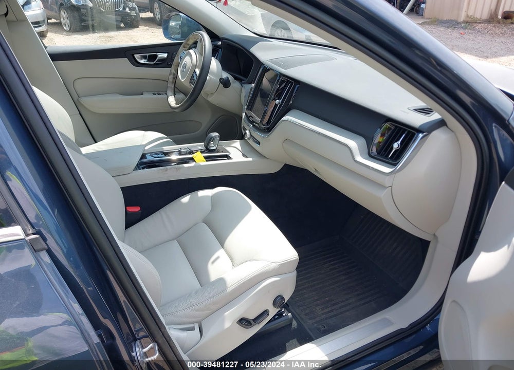 2023 VOLVO XC60 B5 PLUS BRIGHT THEME VIN: YV4L12RN7P1267769