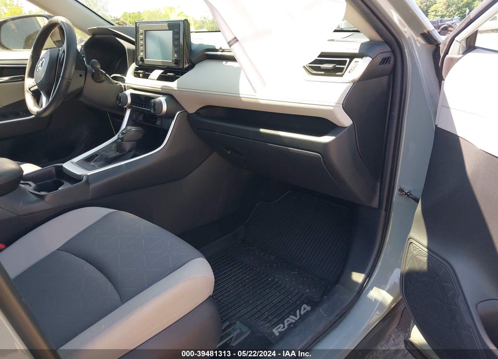 2019 TOYOTA RAV4 XLE VIN: JTMP1RFV4KD516411