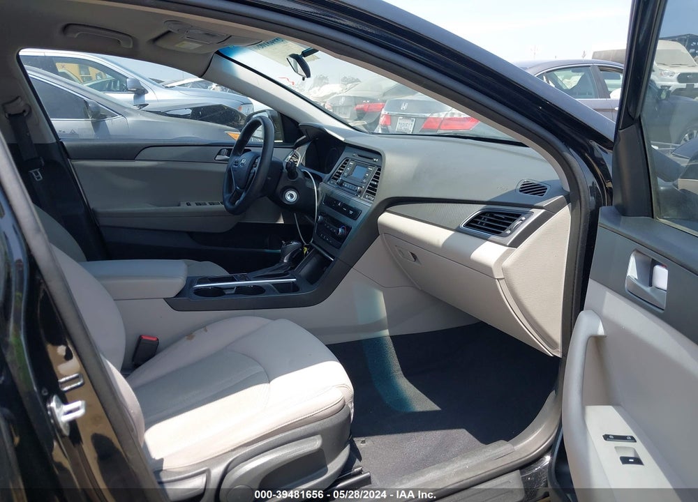 2015 HYUNDAI SONATA SE VIN: 5NPE24AF7FH093928