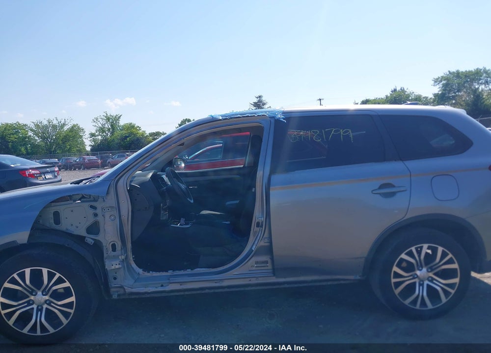 2018 MITSUBISHI OUTLANDER ES VIN: JA4AD2A32JZ060348