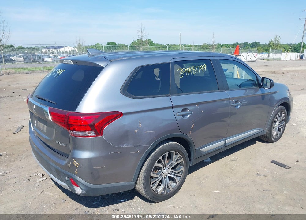 2018 MITSUBISHI OUTLANDER ES VIN: JA4AD2A32JZ060348