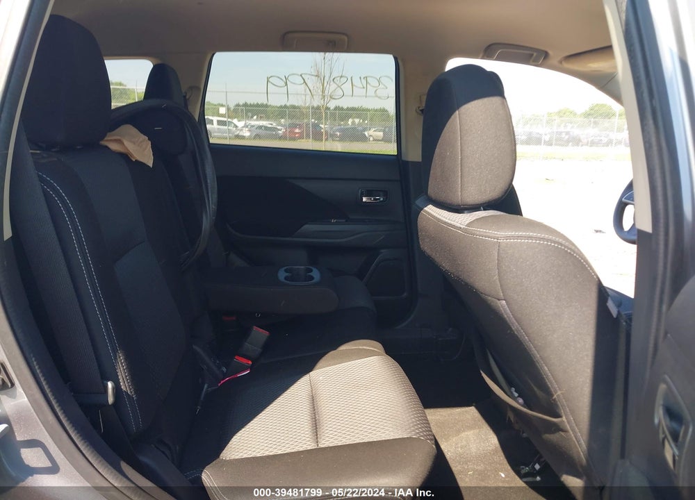 2018 MITSUBISHI OUTLANDER ES VIN: JA4AD2A32JZ060348