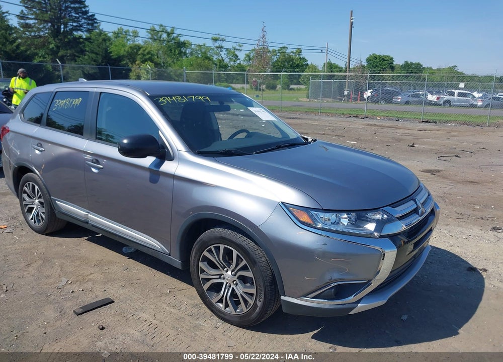 2018 MITSUBISHI OUTLANDER ES VIN: JA4AD2A32JZ060348