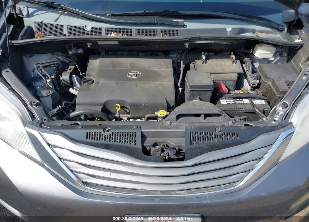 2011 TOYOTA SIENNA XLE V6 VIN: 5TDYK3DCXBS159613