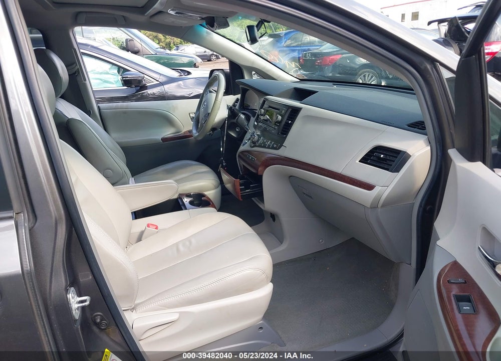 2011 TOYOTA SIENNA XLE V6 VIN: 5TDYK3DCXBS159613