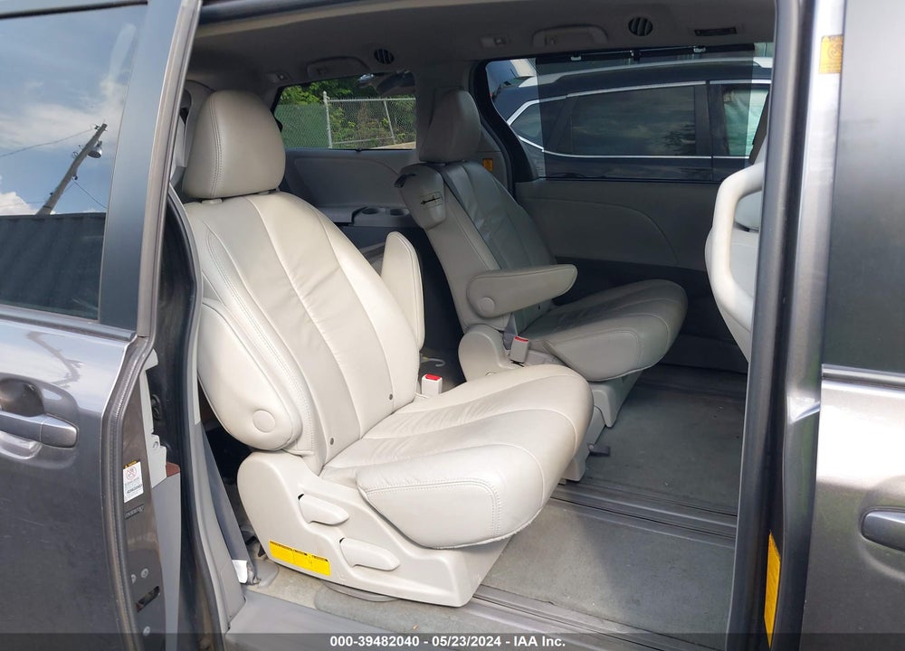 2011 TOYOTA SIENNA XLE V6 VIN: 5TDYK3DCXBS159613