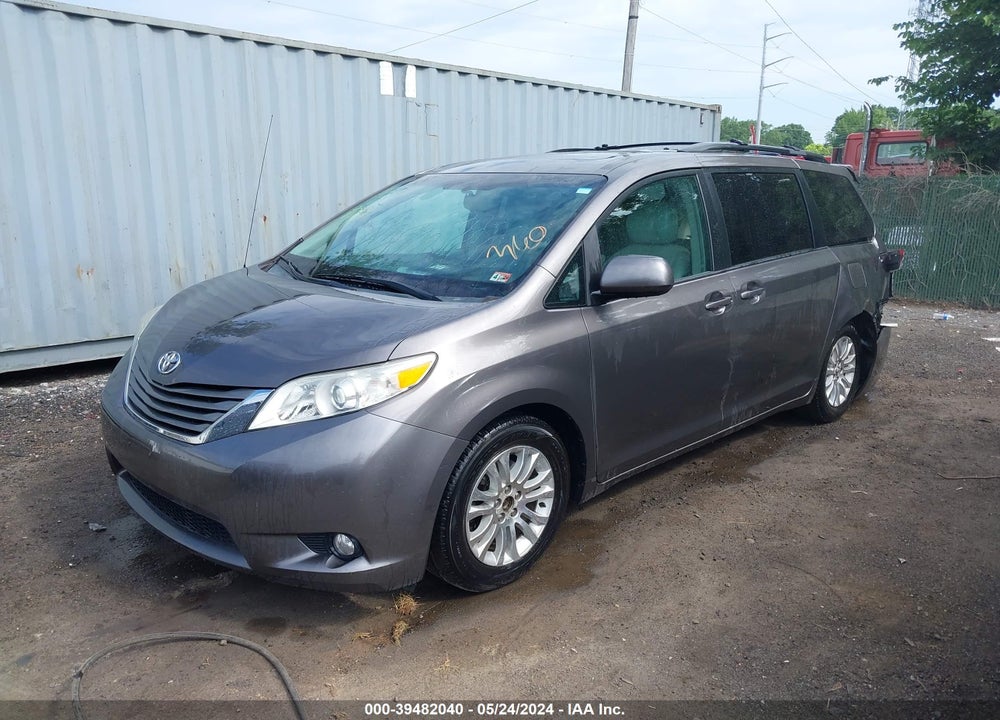 2011 TOYOTA SIENNA XLE V6 VIN: 5TDYK3DCXBS159613