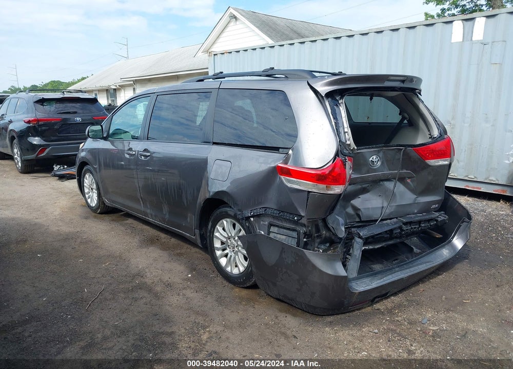 2011 TOYOTA SIENNA XLE V6 VIN: 5TDYK3DCXBS159613