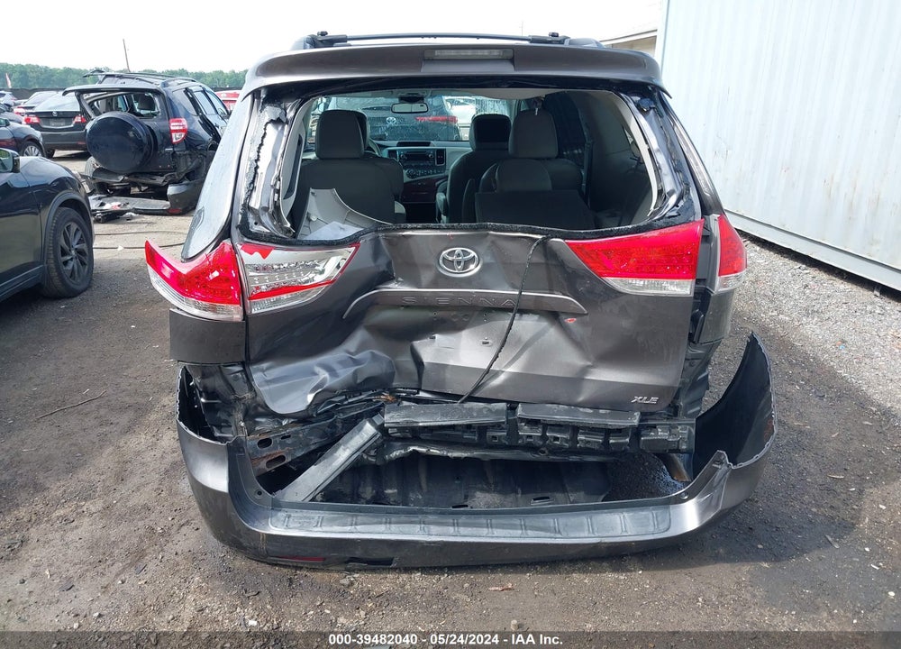 2011 TOYOTA SIENNA XLE V6 VIN: 5TDYK3DCXBS159613