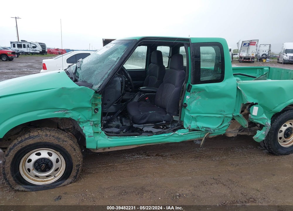 2003 CHEVROLET S-10 VIN: 1GCDT19XX38238393