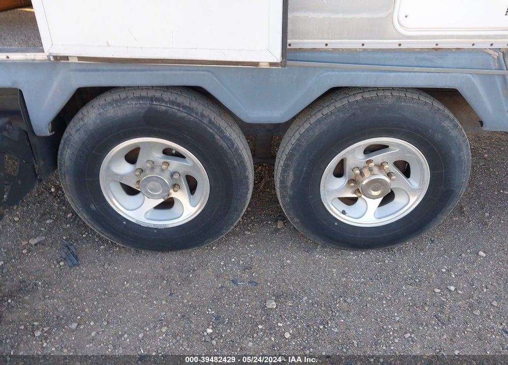 2005 GLENDALE TITANIUM 41' 5TH WHEEL VIN: 2GRFW36T75S056430