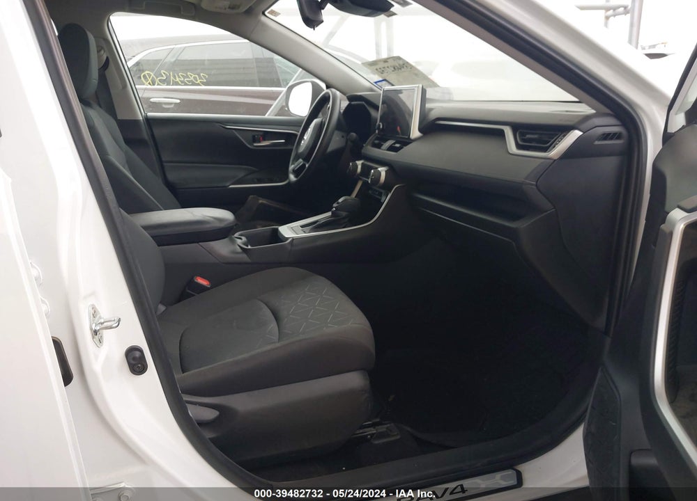 2024 TOYOTA RAV4 XLE VIN: 2T3W1RFVXRW303343
