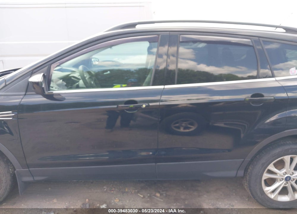 2018 FORD ESCAPE SE VIN: 1FMCU9GD1JUB05571