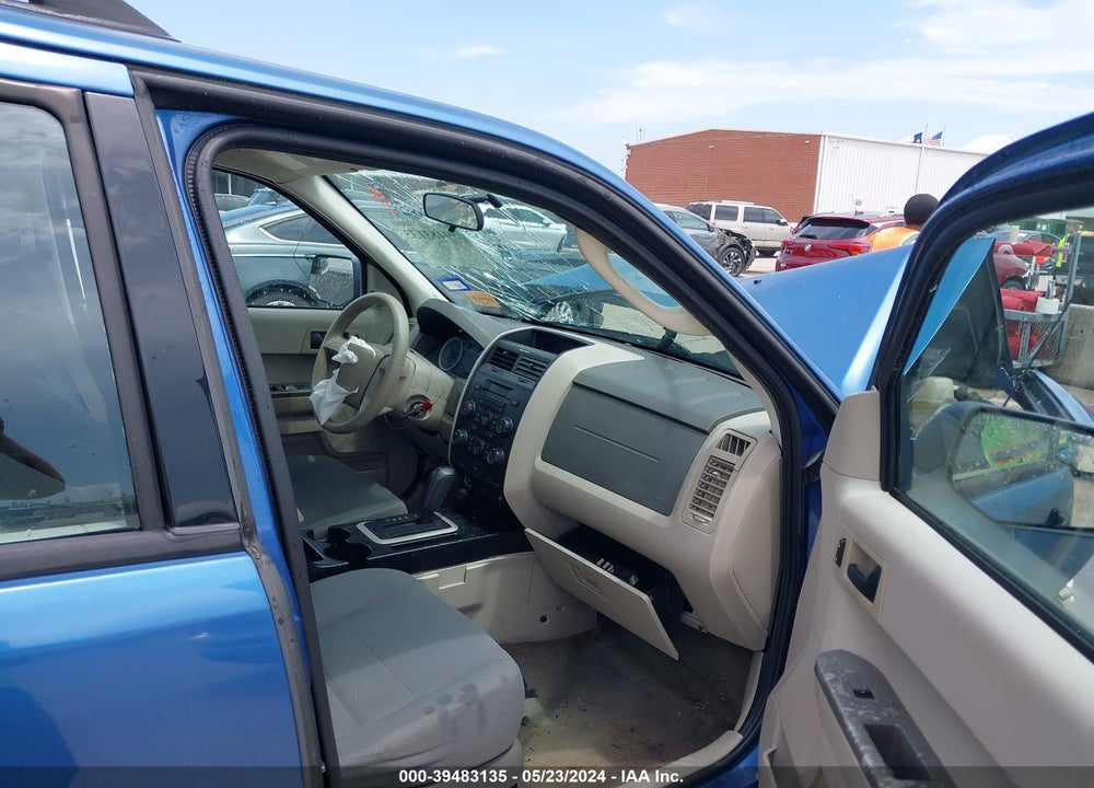 2010 FORD ESCAPE XLS VIN: 1FMCU0C77AKD32402
