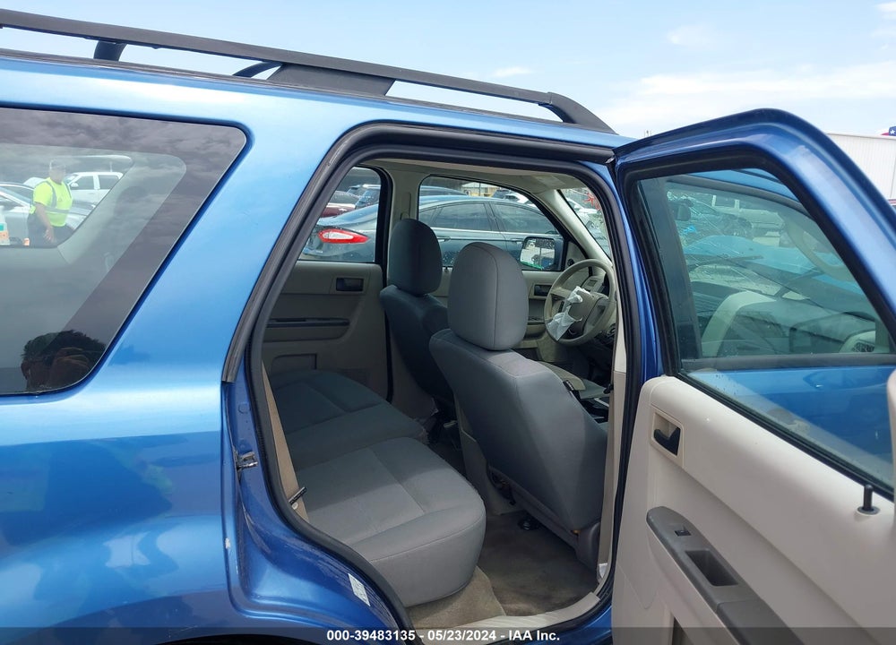 2010 FORD ESCAPE XLS VIN: 1FMCU0C77AKD32402