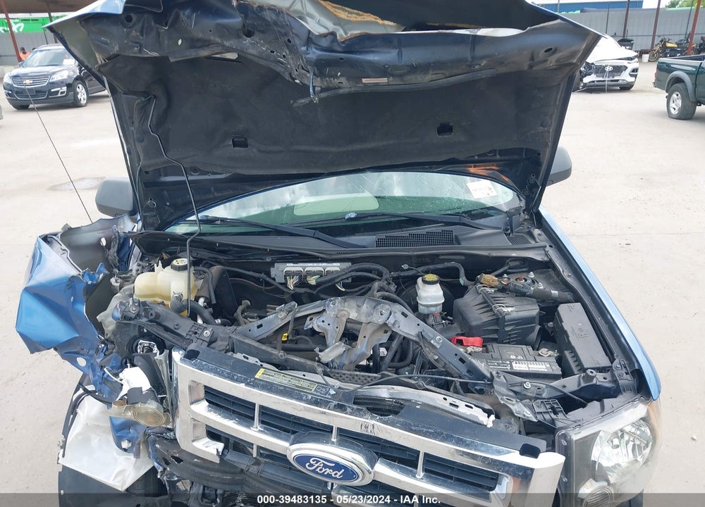 2010 FORD ESCAPE XLS VIN: 1FMCU0C77AKD32402