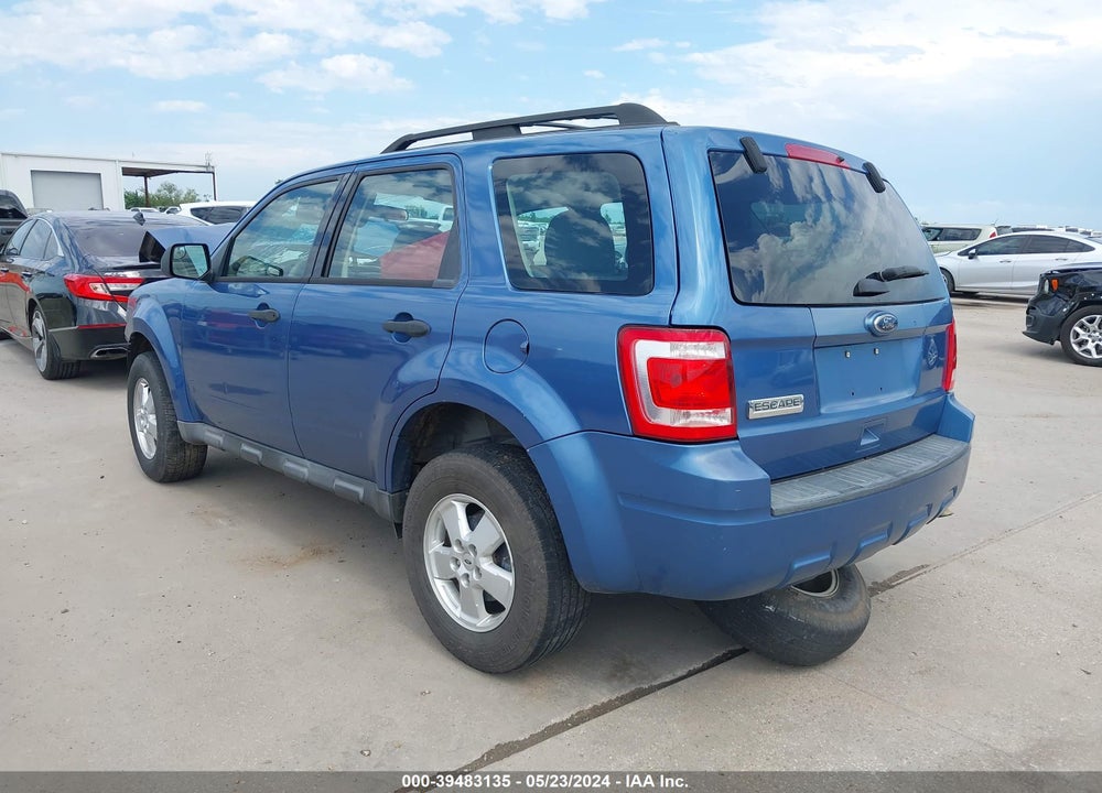 2010 FORD ESCAPE XLS VIN: 1FMCU0C77AKD32402