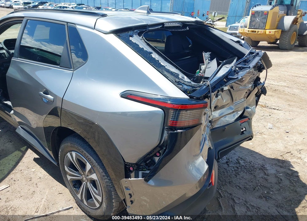 2024 TOYOTA BZ4X XLE VIN: JTMABACAXRA049027