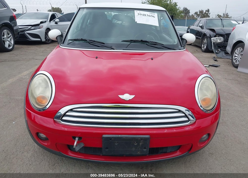 2008 MINI COOPER VIN: WMWMF33578TT60821