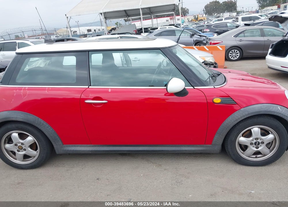 2008 MINI COOPER VIN: WMWMF33578TT60821