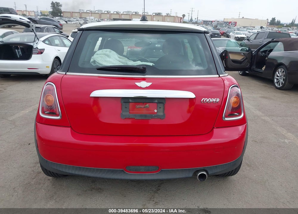 2008 MINI COOPER VIN: WMWMF33578TT60821