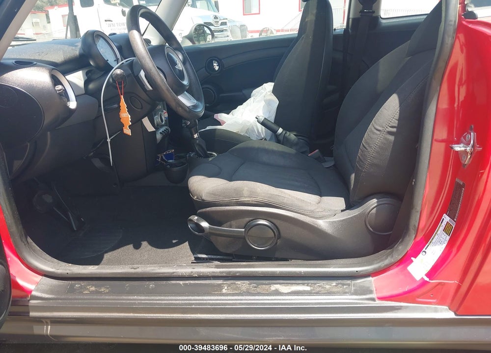 2008 MINI COOPER VIN: WMWMF33578TT60821