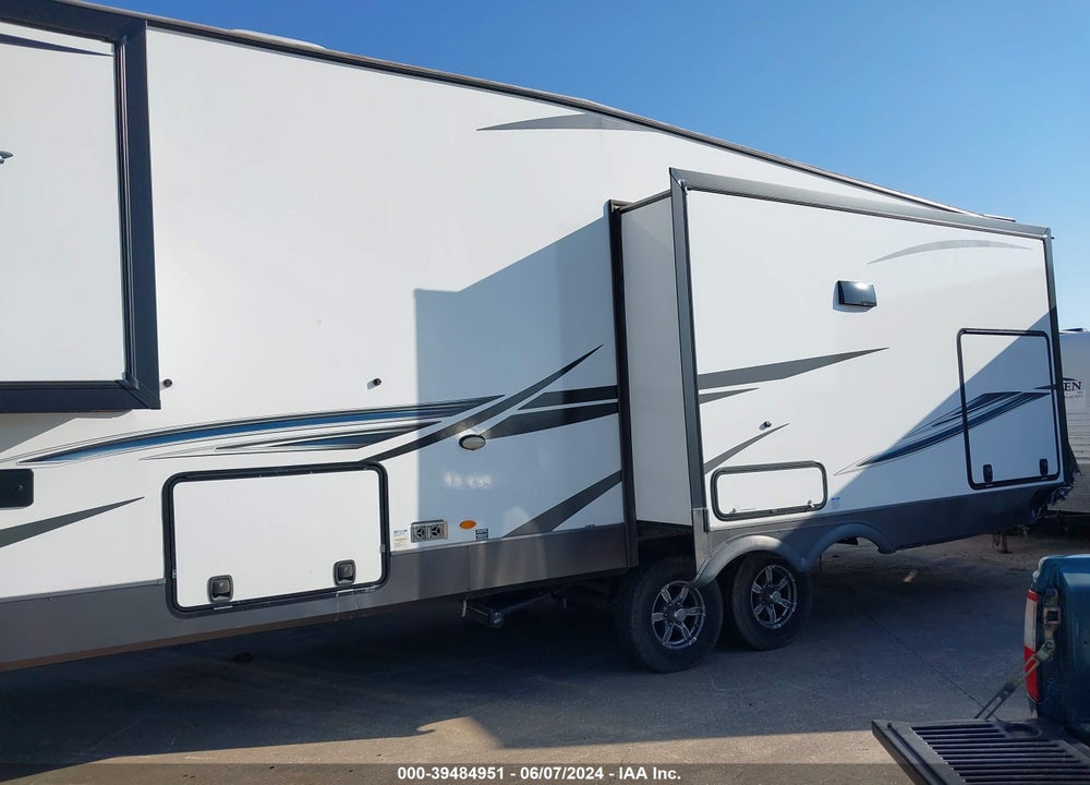 2022 FOREST RIVER FLAGSTAFF SUPER LITE VIN: 4X4FFLN22N1899055