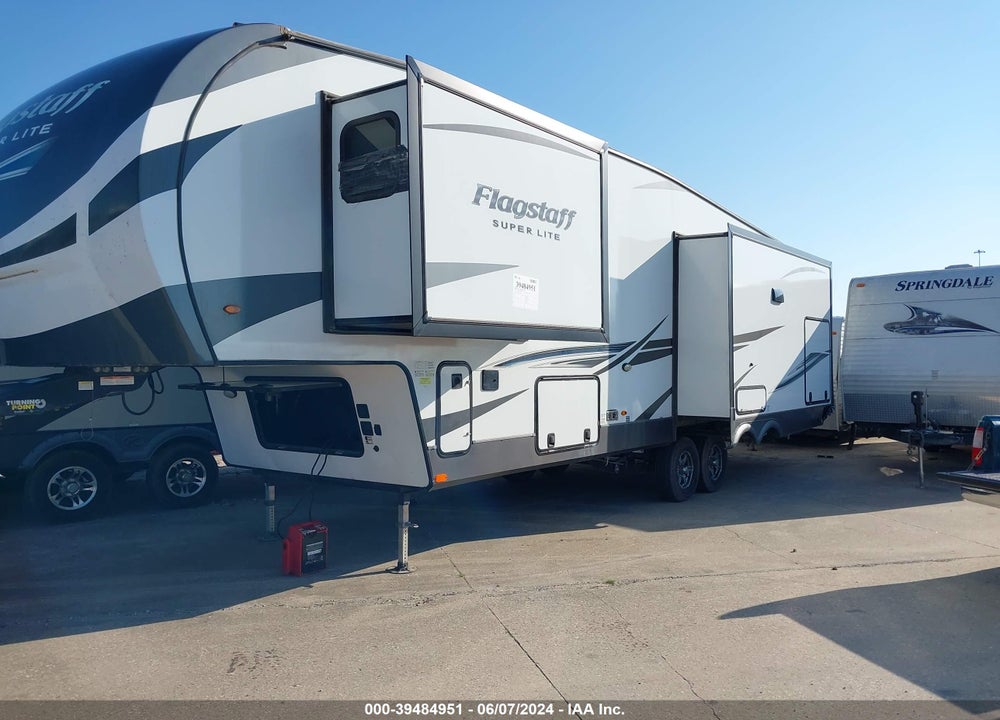 2022 FOREST RIVER FLAGSTAFF SUPER LITE VIN: 4X4FFLN22N1899055