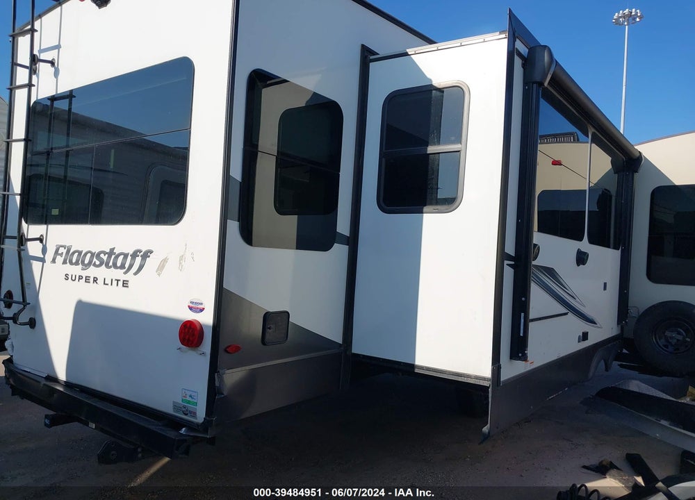2022 FOREST RIVER FLAGSTAFF SUPER LITE VIN: 4X4FFLN22N1899055