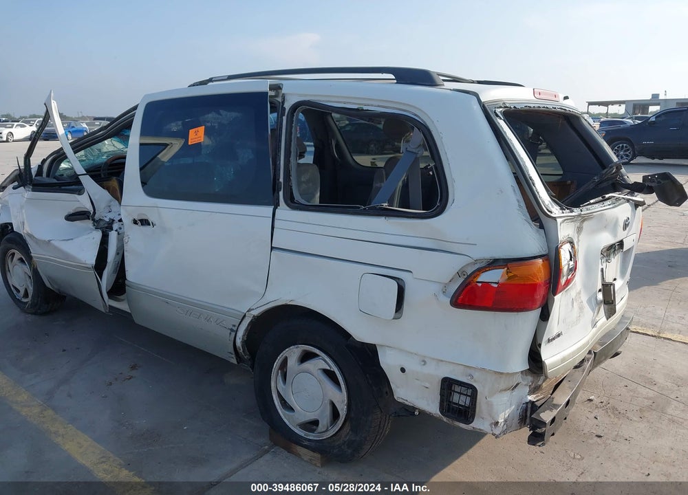 1998 TOYOTA SIENNA XLE VIN: 4T3ZF13C7WU067751