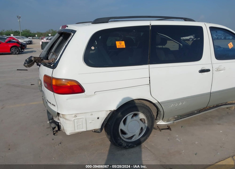 1998 TOYOTA SIENNA XLE VIN: 4T3ZF13C7WU067751