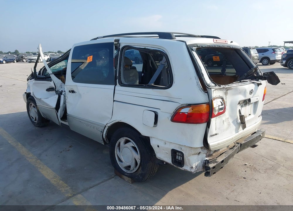 1998 TOYOTA SIENNA XLE VIN: 4T3ZF13C7WU067751