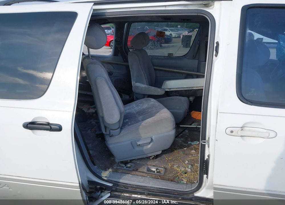 1998 TOYOTA SIENNA XLE VIN: 4T3ZF13C7WU067751