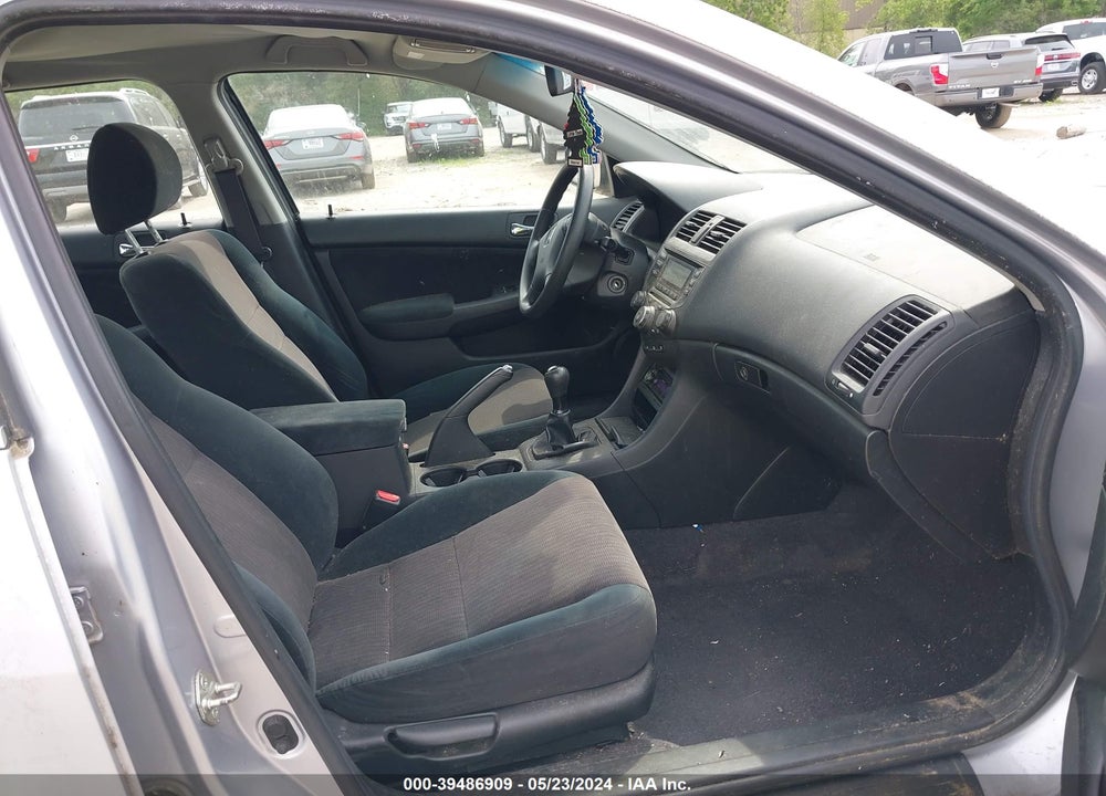2004 HONDA ACCORD 2.4 LX VIN: 1HGCM55374A010995