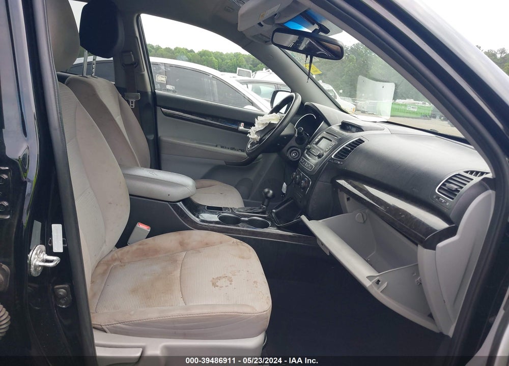2014 KIA SORENTO LX VIN: 5XYKT3A68EG471738