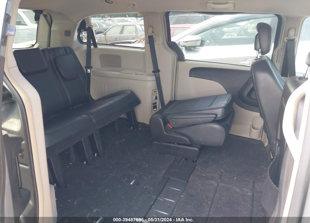 2013 CHRYSLER TOWN & COUNTRY VIN: 2C4RC1BG5DR682822