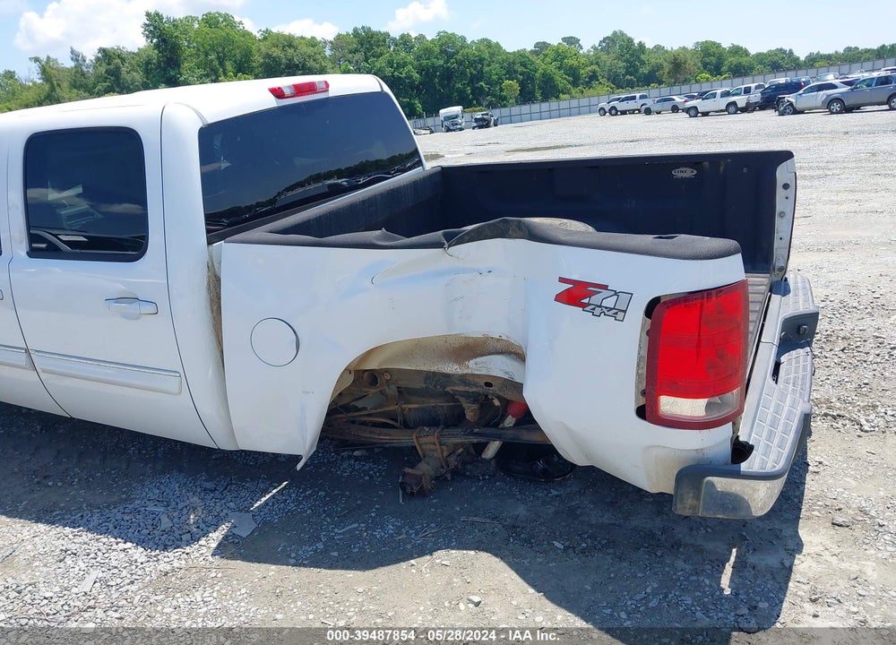 2011 GMC SIERRA 1500 SLE VIN: 3GTP2VE3XBG179140