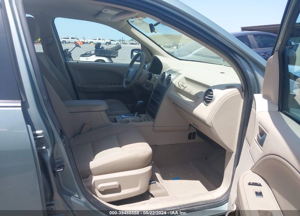 2005 FORD FREESTYLE SE VIN: 1FMDK04135GA19912