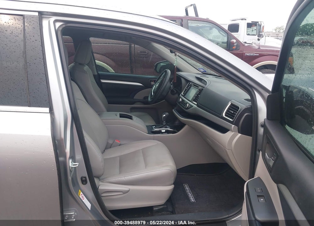 2016 TOYOTA HIGHLANDER XLE V6 VIN: 5TDKKRFH1GS135581