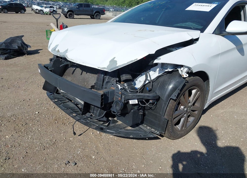 2018 HYUNDAI ELANTRA SEL VIN: 5NPD84LF1JH368001