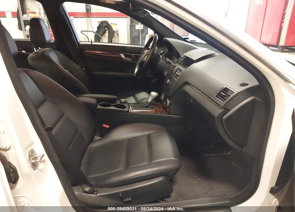 2010 MERCEDES-BENZ C 300 LUXURY 4MATIC/SPORT 4MATIC VIN: WDDGF8BB0AR111211