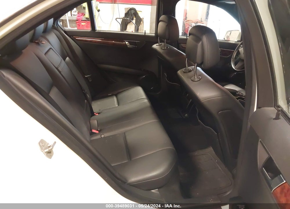 2010 MERCEDES-BENZ C 300 LUXURY 4MATIC/SPORT 4MATIC VIN: WDDGF8BB0AR111211