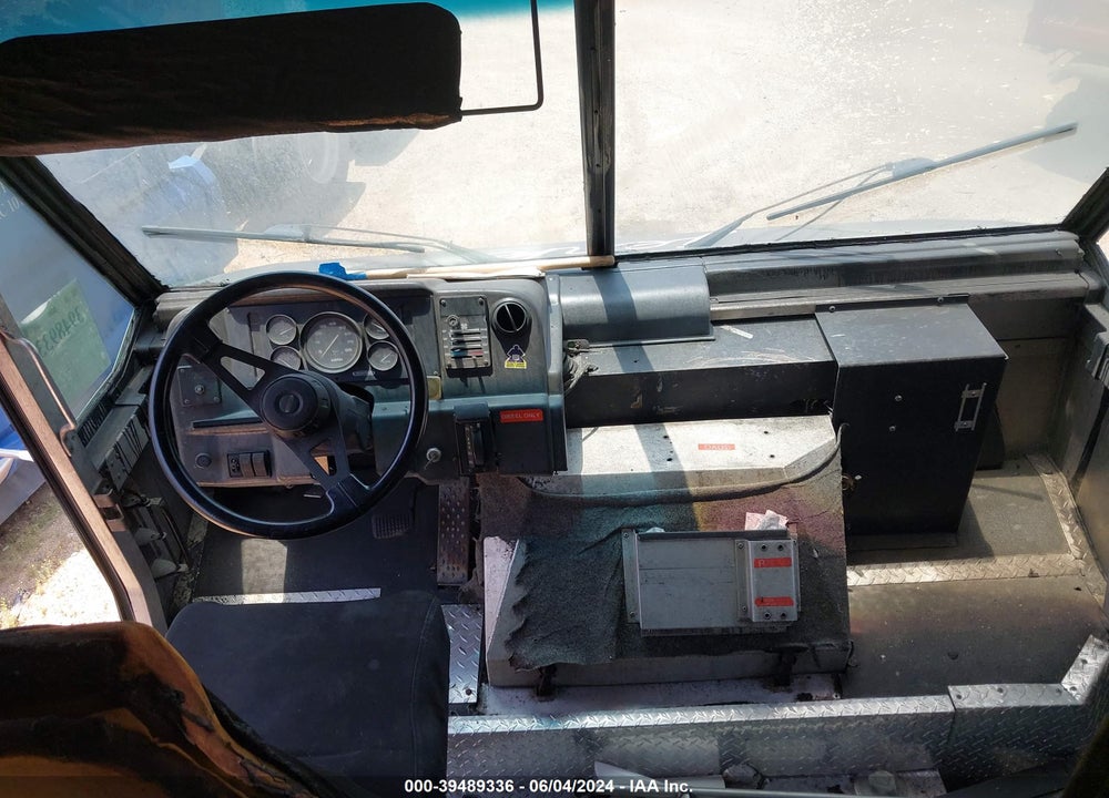 1997 FREIGHTLINER CHASSIS M LINE WALK-IN VAN VIN: 4UZA4FF42VC790862