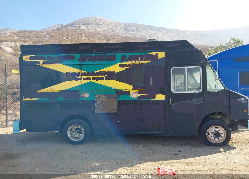 1997 FREIGHTLINER CHASSIS M LINE WALK-IN VAN VIN: 4UZA4FF42VC790862