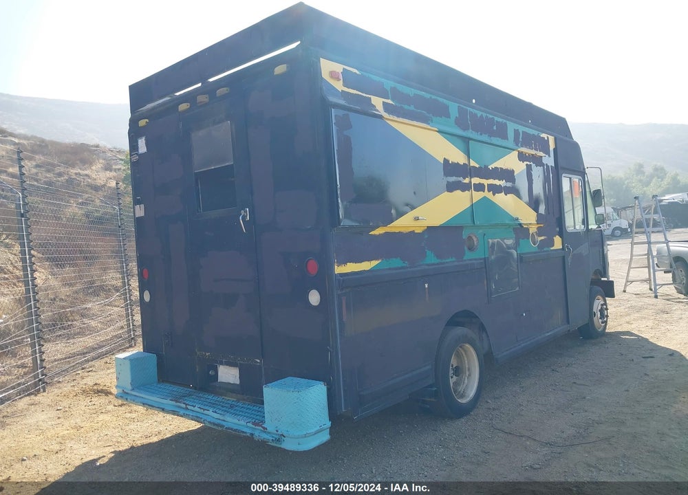 1997 FREIGHTLINER CHASSIS M LINE WALK-IN VAN VIN: 4UZA4FF42VC790862